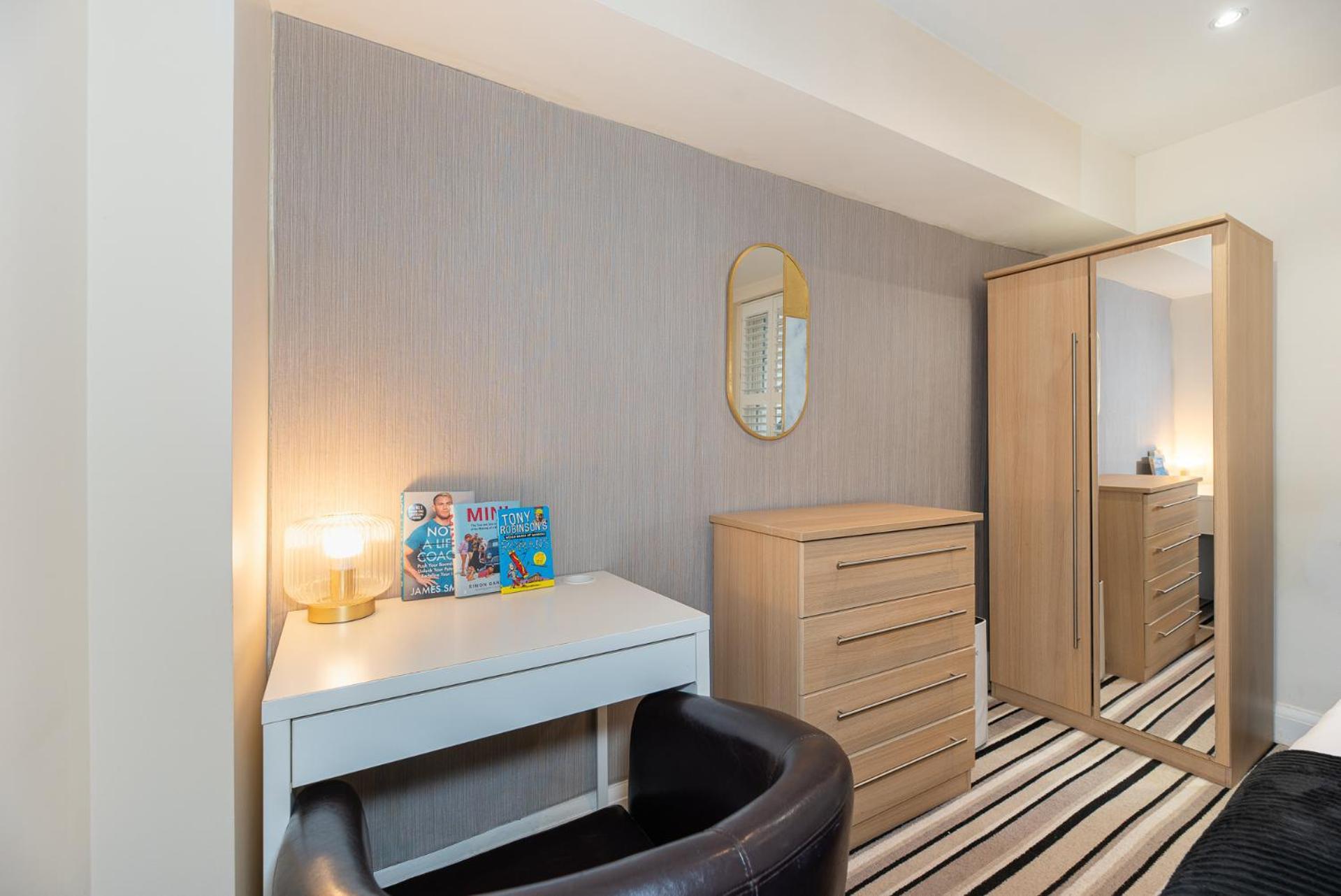 3 Bedroom Apartment With Private Terrace In Pimlico, Westminster, Victoria ロンドン エクステリア 写真