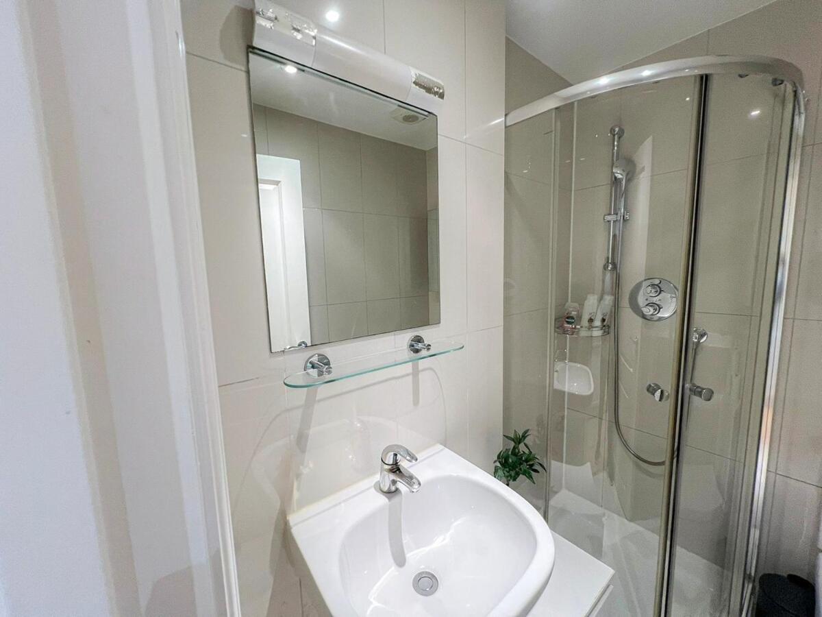 3 Bedroom Apartment With Private Terrace In Pimlico, Westminster, Victoria ロンドン エクステリア 写真