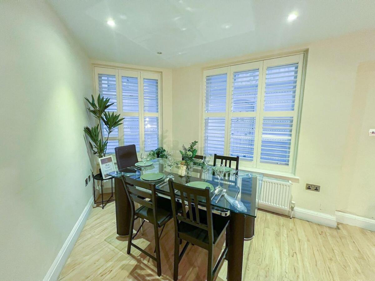 3 Bedroom Apartment With Private Terrace In Pimlico, Westminster, Victoria ロンドン エクステリア 写真